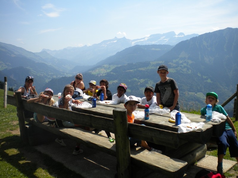 Village Camps International Summer Camp Leysin, Switzerland 2026-08-15 https://www.villagecamps.com/journals_admin/images/714-16-green hike (2).jpg